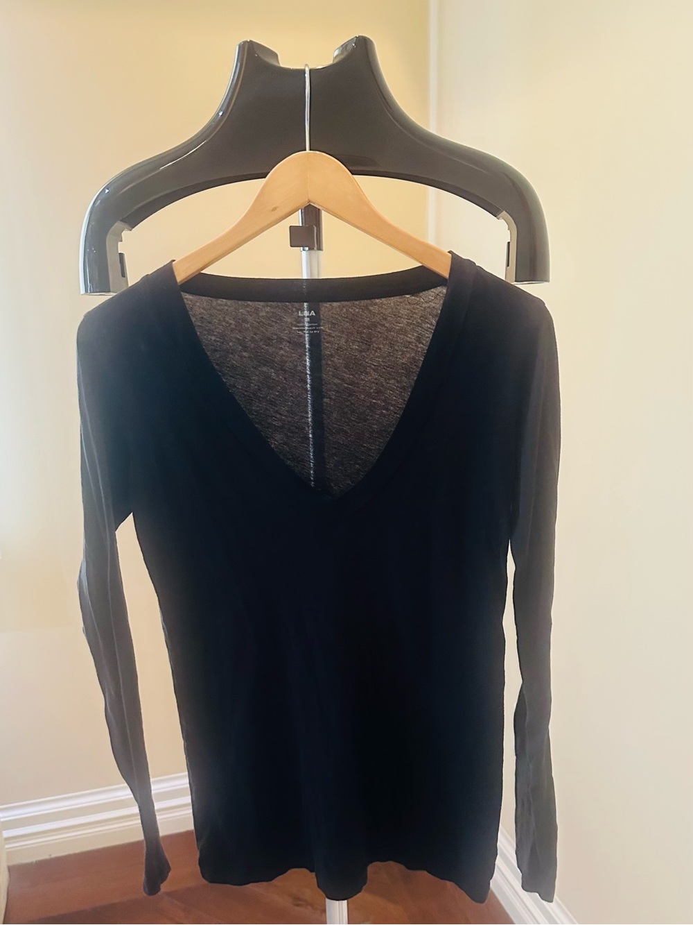 LNA v-neck, long sleeve top size medium